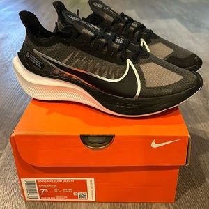 NWT Women’s Nike Zoom Gravity